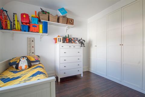 25 Adalia Crescent, Leigh-on-sea, SS9 3SN