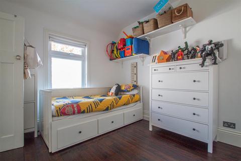 25 Adalia Crescent, Leigh-on-sea, SS9 3SN