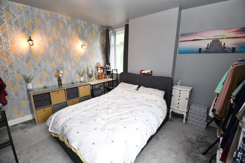2 bedroom end of terrace house for sale, Boarshaw Road, Middleton, M24