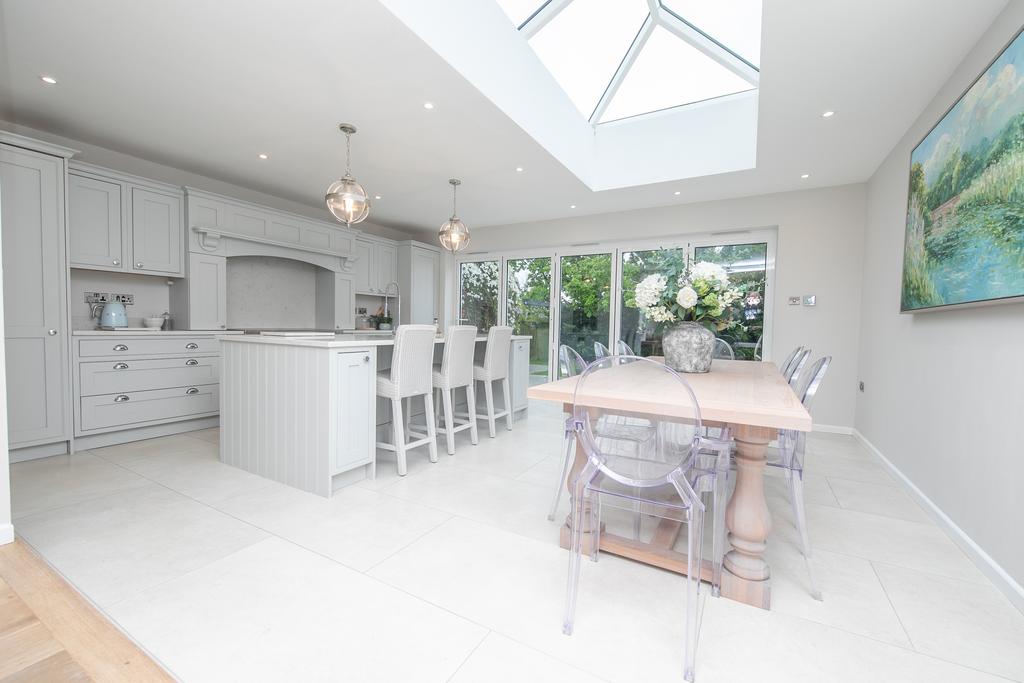 Kitchen/ Dining Room