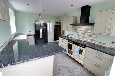 4 bedroom semi-detached house for sale, Lawrence Avenue, Northwich