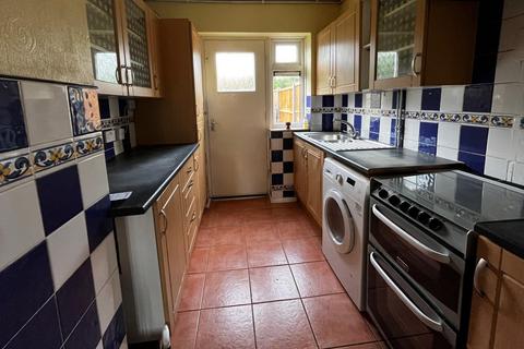2 bedroom terraced house to rent, Birdsfoot Lane, Luton, Bedfordshire, LU3 2DQ