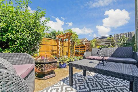 14 Princes Road, Hextable, Swanley, BR8 7RU