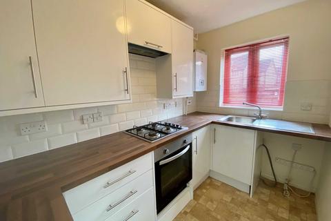 2 bedroom terraced house to rent, Lark Vale, Aylesbury HP19