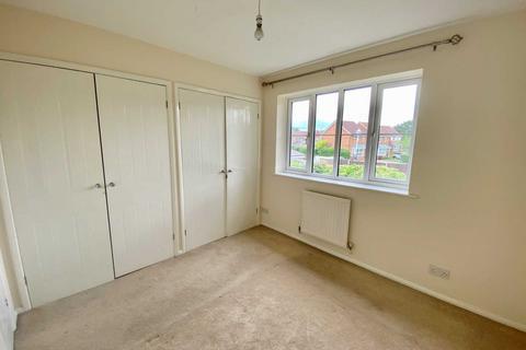 2 bedroom terraced house to rent, Lark Vale, Aylesbury HP19