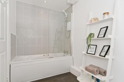 Flat 16, 3 Arneil Drive, Edinburgh, EH5 2GR