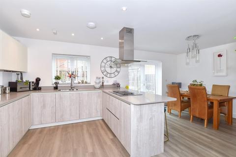 4 bedroom detached house for sale, Northdown Close, Kings Hill, West Malling, Kent