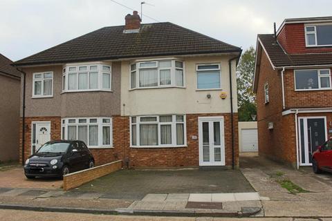 3 bedroom semi-detached house to rent, Essex Close,Romford