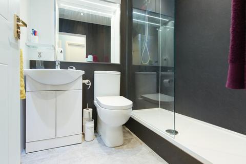 16/13 Chapel Lane, Edinburgh, EH6 6SG