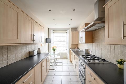 22/4 Hamilton Place, Edinburgh, EH3 5AU