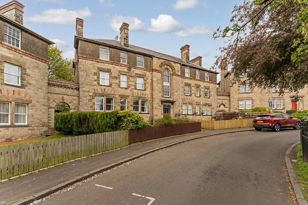 21 Northfield Gardens, Edinburgh EH8... 2 bed ground floor flat £190,000