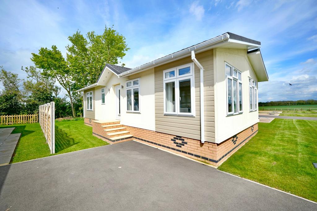 Berry Green Park, Clopton, NN14 2 bed park home for sale £215,000