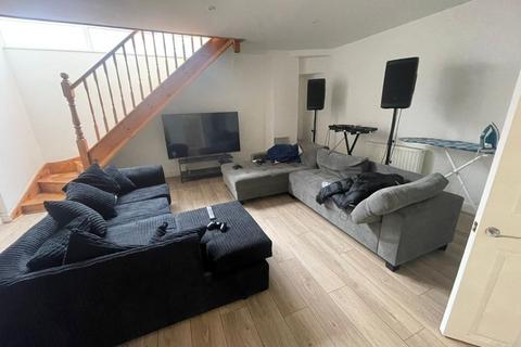 3 bedroom maisonette to rent, London N19