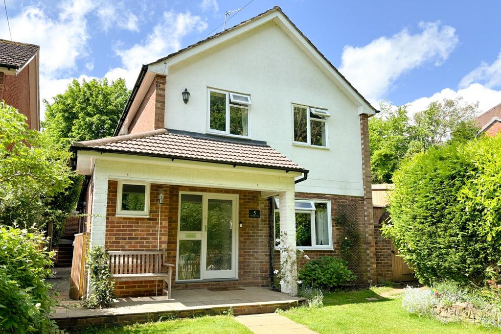Eashing Lane, Godalming GU7 3 bed detached house for sale £725,000