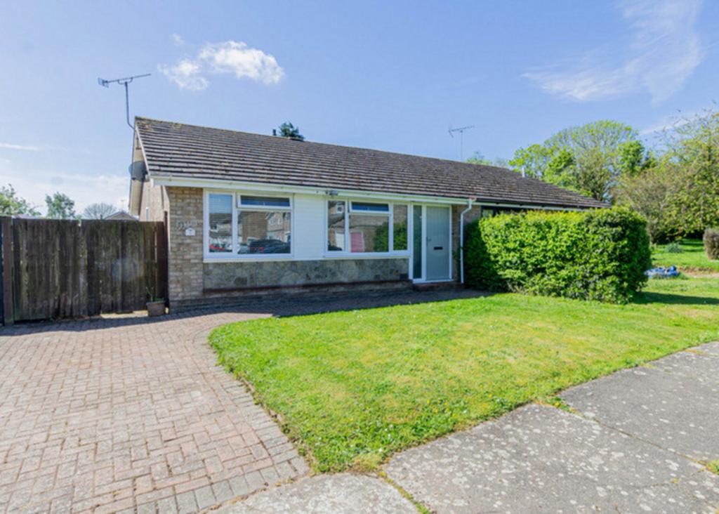 Belmont Crescent, Colchester, CO4 2 bed bungalow for sale £300,000