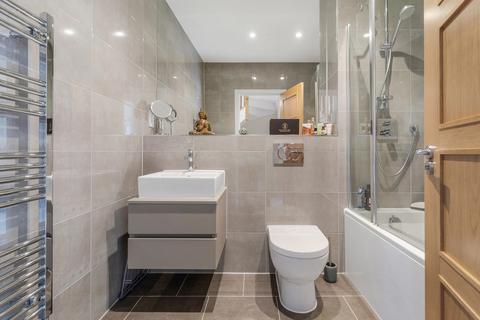 32 Roper Crescent, Sunbury-on-thames, TW16 5BA