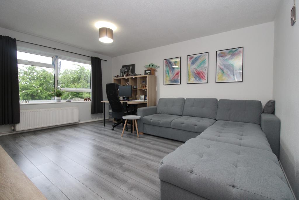 Woburn Close, Stevenage SG2 1 bed apartment for sale £190,000