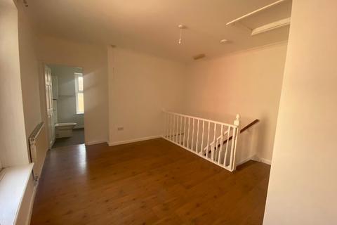1 bedroom flat to rent, Flat 1, Maisonette , 250 Holton Road, Barry