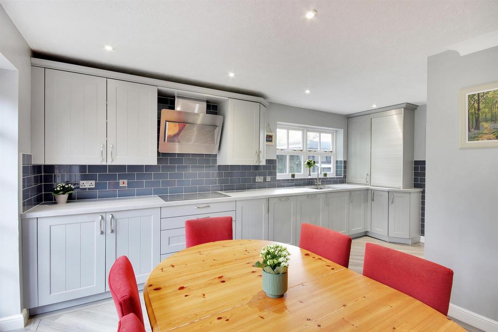 Quarry Bank, Tonbridge TN9 5 bed detached house for sale £1,000,000