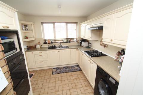 3 bedroom house for sale, Northern Road, Swindon