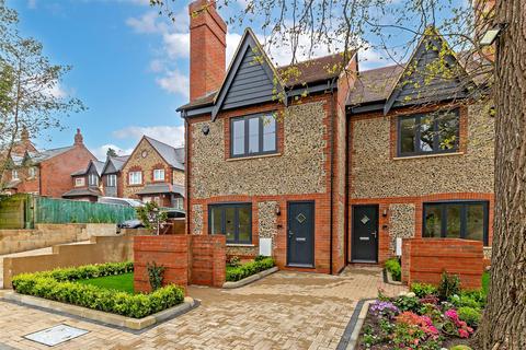 4 bedroom end of terrace house for sale, Chapel Croft, Chipperfield