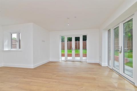 4 bedroom semi-detached house for sale, Oakwood Road, Bricket Wood, St. Albans