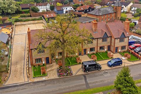 4 bedroom end of terrace house for sale, Chapel Croft, Chipperfield