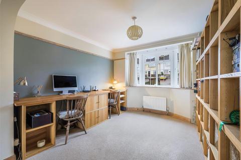 4 bedroom end of terrace house for sale, Chapel Way, Epsom