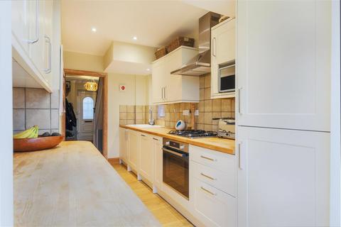 4 bedroom end of terrace house for sale, Chapel Way, Epsom