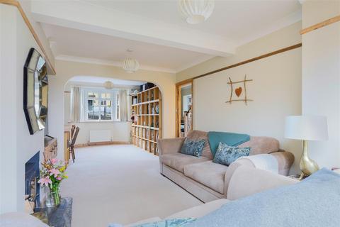 4 bedroom end of terrace house for sale, Chapel Way, Epsom