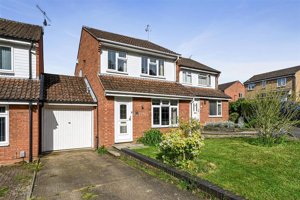 Milden Road, Ipswich IP2 3 bed link detached house - £280,000