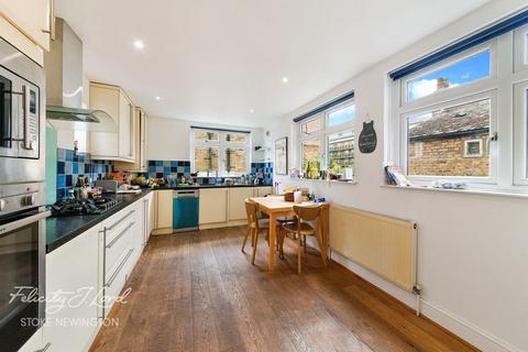 3 bedroom apartment for sale, Barbauld Road, London
