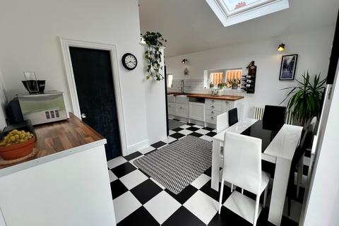4 Sandhurst Avenue, Blackpool, FY2 9AU