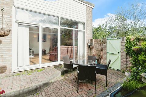 3 bedroom bungalow for sale, Whitehouse Meadows, Leigh-on-sea, SS9