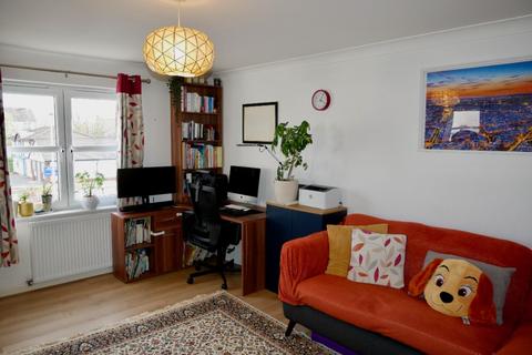 2 bedroom flat to rent, Bughtlin Market, East Craigs, Edinburgh, EH12