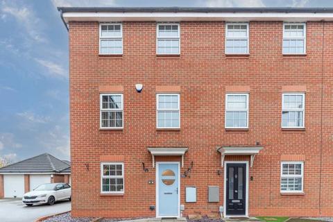 5 bedroom townhouse to rent, Calthwaite Drive, Brough, Yorkshire