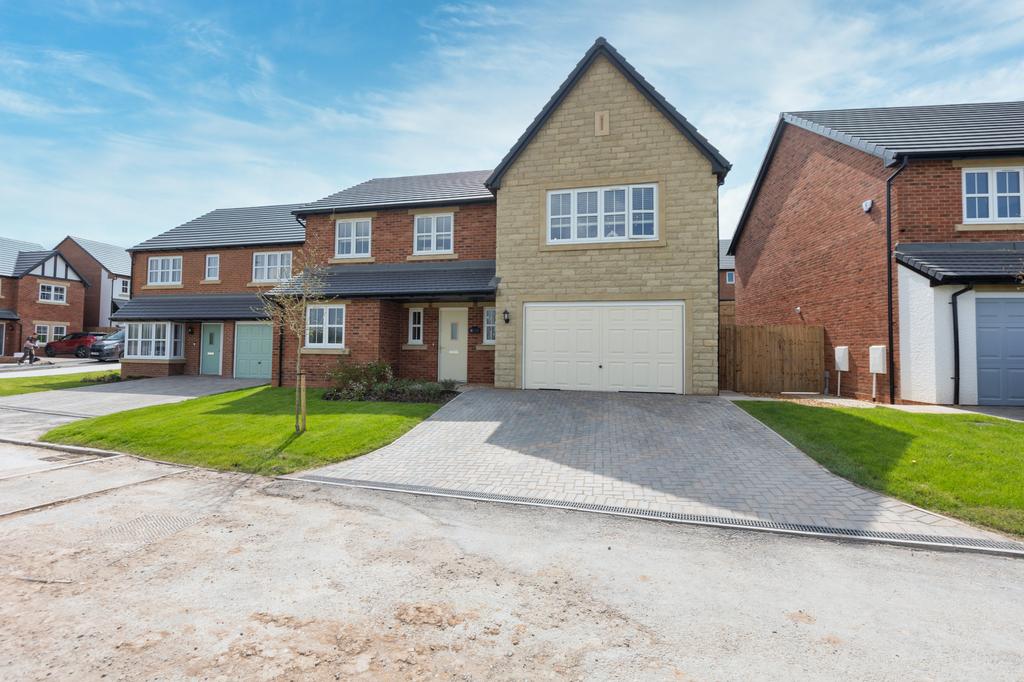 Quakers Walk, Kirkham PR4 5 bed detached house for sale £525,000