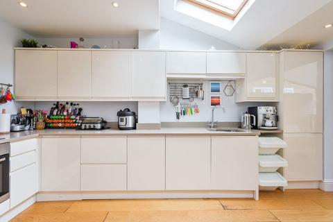 26 Lesbourne Road, Reigate, RH2 7LD