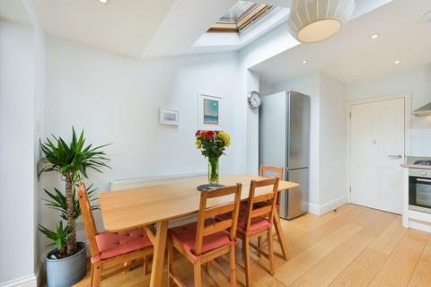 26 Lesbourne Road, Reigate, RH2 7LD