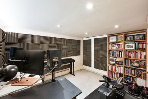 26 Lesbourne Road, Reigate, RH2 7LD