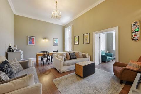 2 bedroom flat for sale, Royal Earlswood Park, Redhill RH1