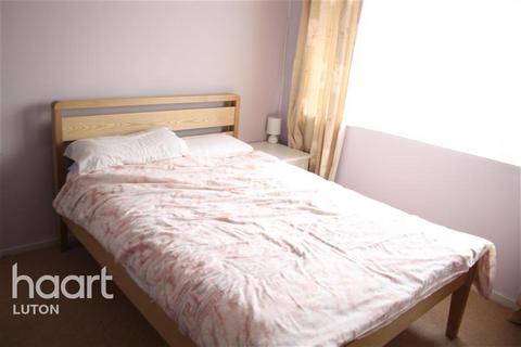 2 bedroom maisonette to rent, Fair Oak Drive, Stopsley