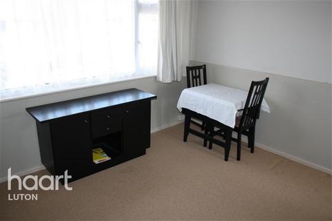 2 bedroom maisonette to rent, Fair Oak Drive, Stopsley