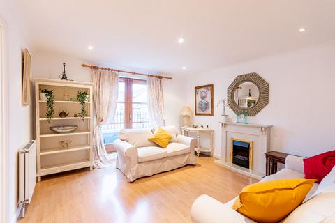 2 bedroom flat to rent, 1127L – Dicksonfield, Edinburgh, EH7 5NE