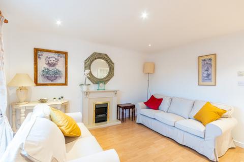 2 bedroom flat to rent, 1127L – Dicksonfield, Edinburgh, EH7 5NE