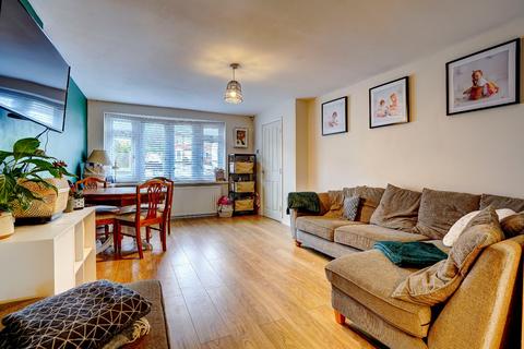 3 bedroom semi-detached house for sale, Airedale Gardens, Rodley, Leeds, West Yorkshire, LS13