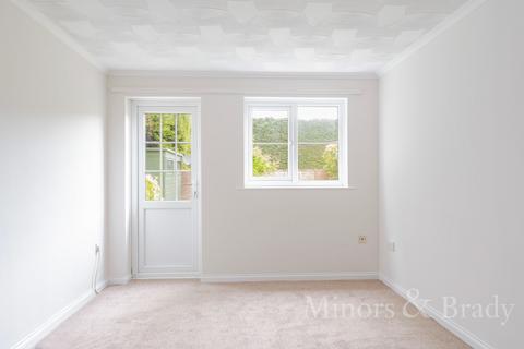2 bedroom ground floor flat to rent, St. Margarets Gardens, Hoveton, NR12