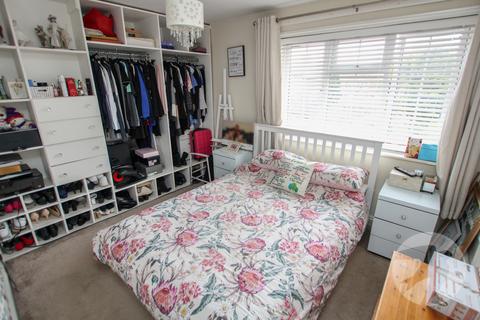 3 bedroom terraced house for sale, Framlingham Crescent, Mottingham, London, SE9