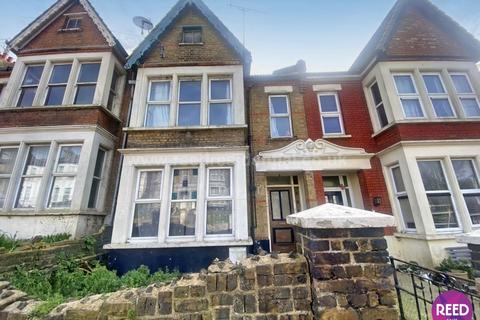 3 bedroom flat to rent, York Road, Southend