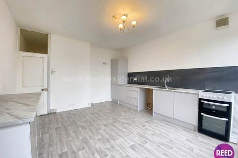 3 bedroom flat to rent, York Road, Southend